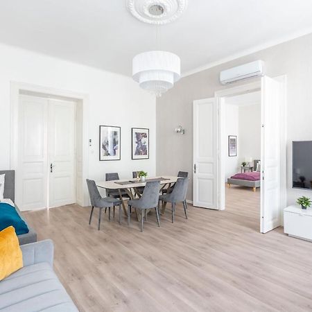 Exclusive Downtown Apartment In The Heart Of 부다페스트 외부 사진