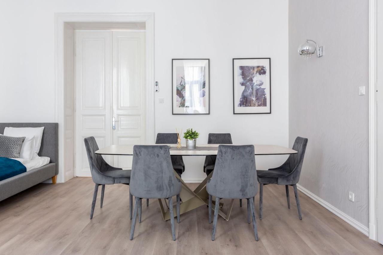 Exclusive Downtown Apartment In The Heart Of 부다페스트 외부 사진